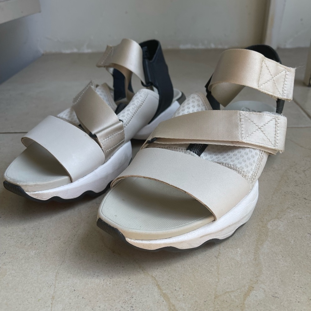 Sorel Kinetic Impact Strappy Sandals NL4074-920 Beige Adjustable Womens Size 10